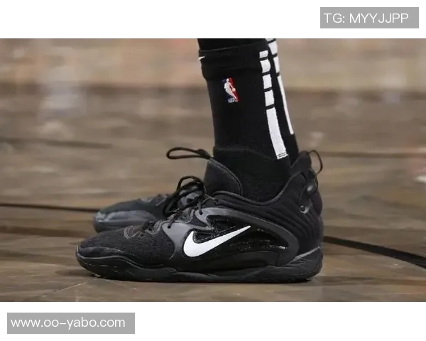 森林狼官方社媒展示爱德华兹新战靴AE2引发球迷热议是否比第一代更出色